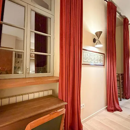 La Fontaine Apartment *