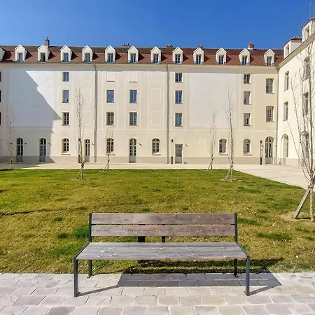 La Fontaine Apartment